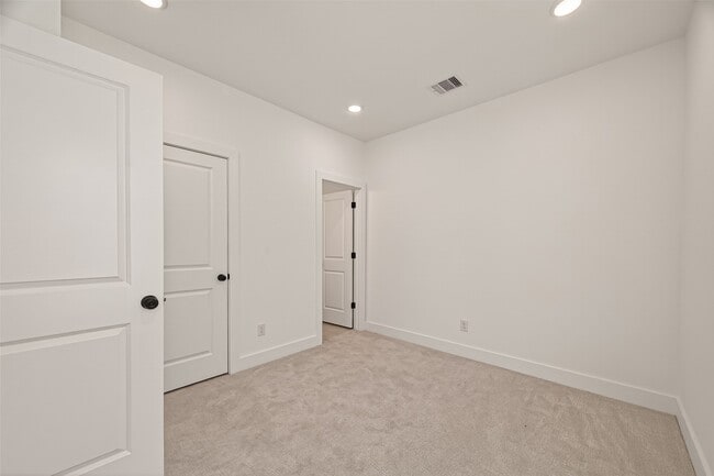 Building Photo - 2710 Bostic St