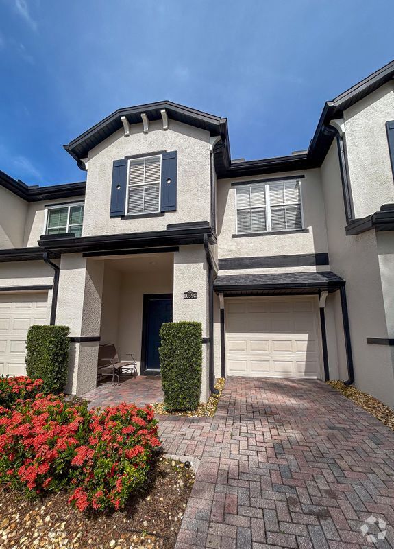 Building Photo - 10398 Park Commons Dr