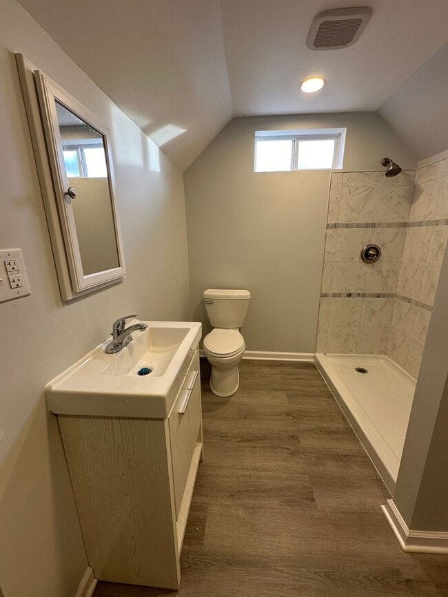 Building Photo - 824 Fifth NW