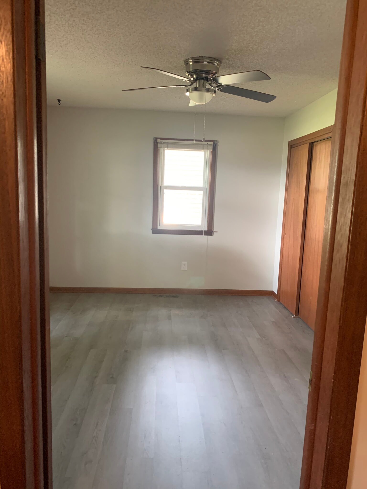 Bedroom 2 - 1115 E MacArthur Rd