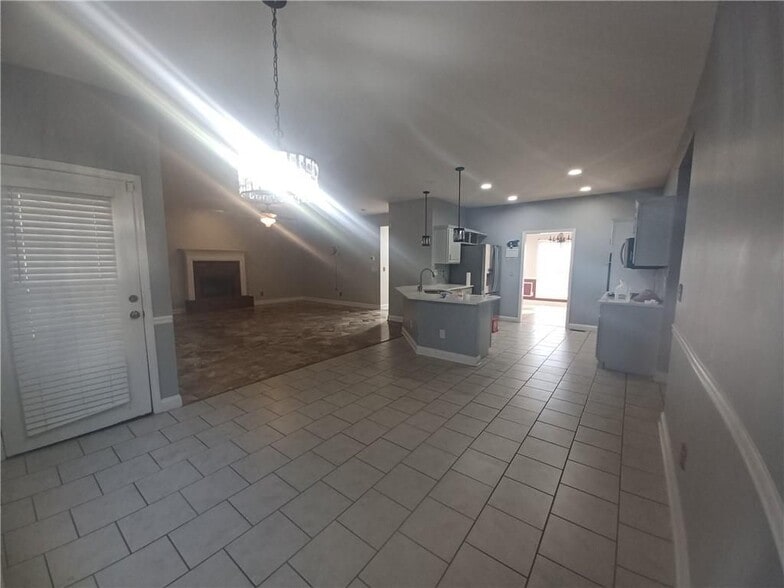 Building Photo - 621 Waterstone Dr SW