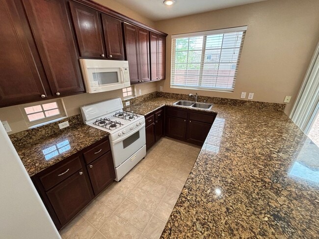 Building Photo - Elegant 3Bed/3Bath Home with Loft in the P...