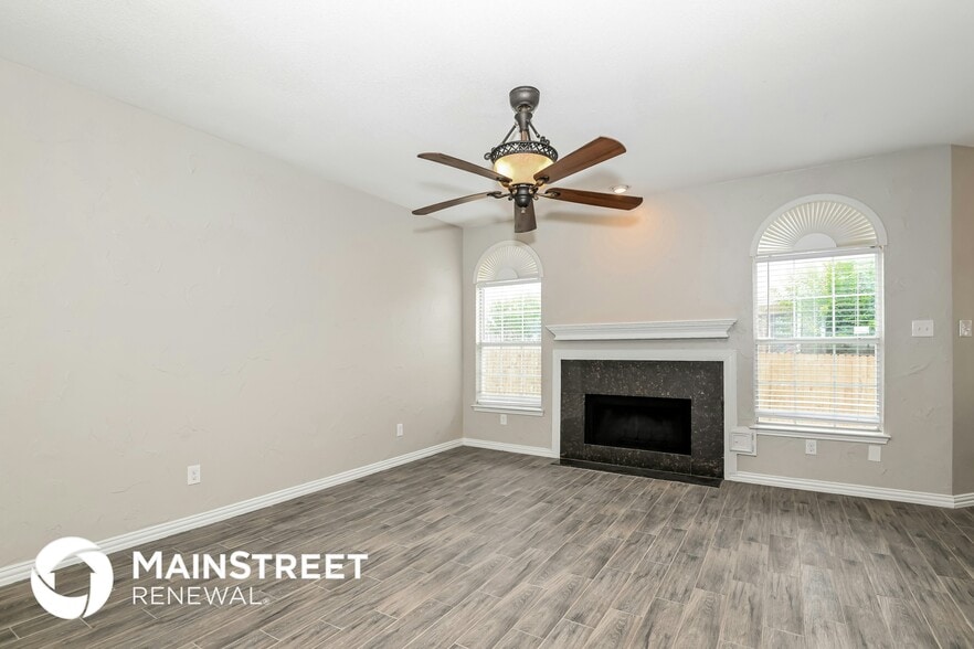 Building Photo - 1109 Brevito Dr