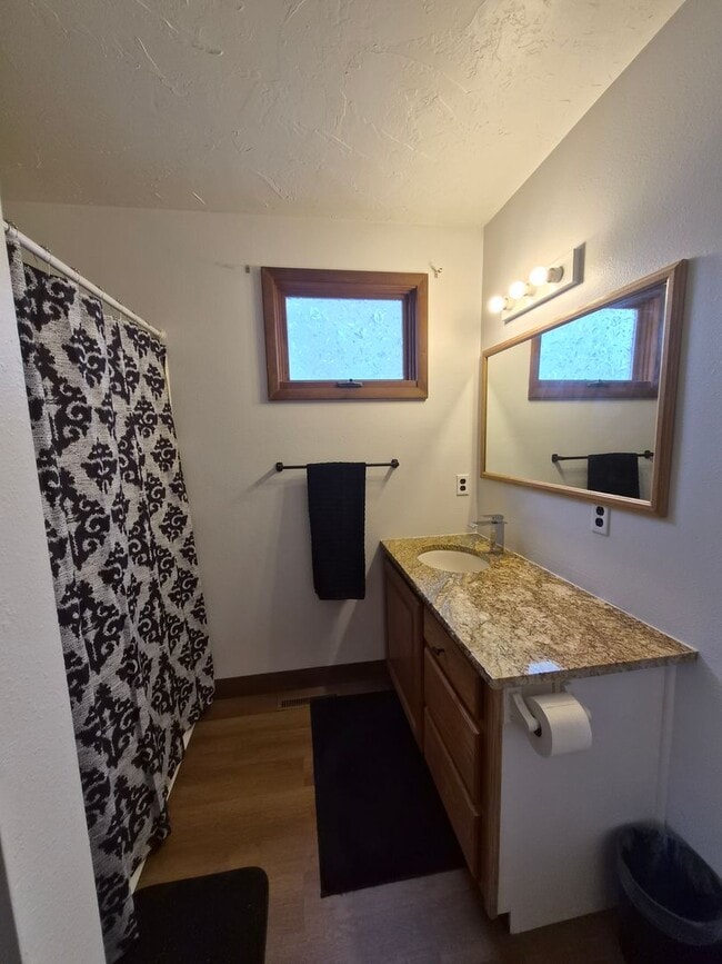 Building Photo - 527 N Franklin St