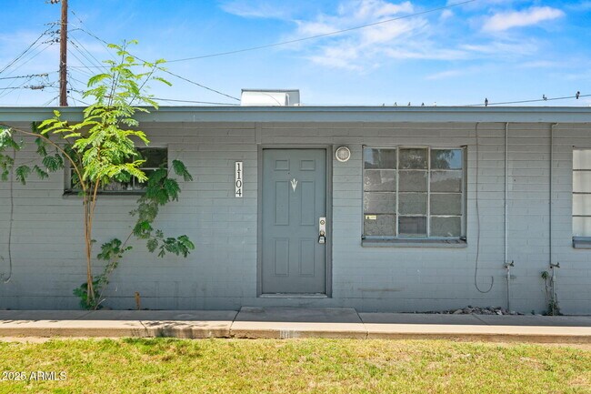 Primary Photo - 1102 S Stratton Ln