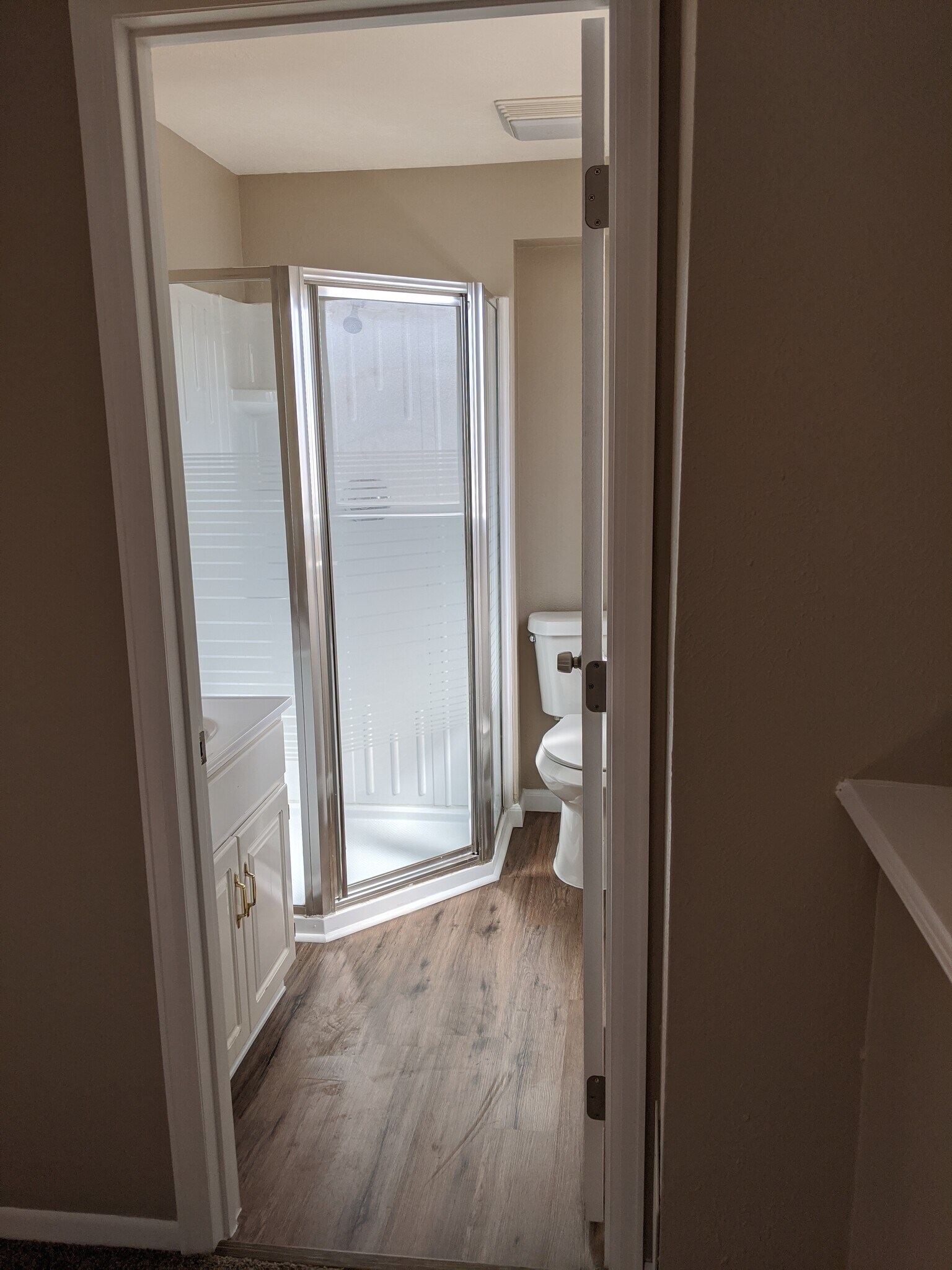 lower level bath - 1608 23rd Ave