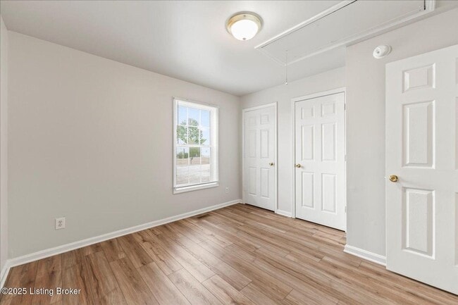 Building Photo - 117 Deerfield Ct