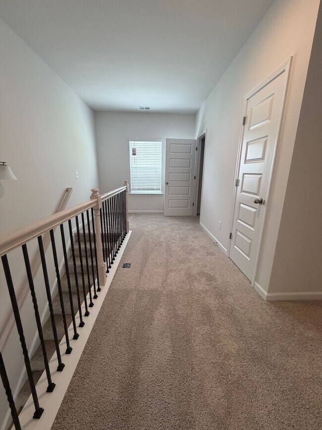 Building Photo - Brand New 4/3.5 House in West Rome- $2,195