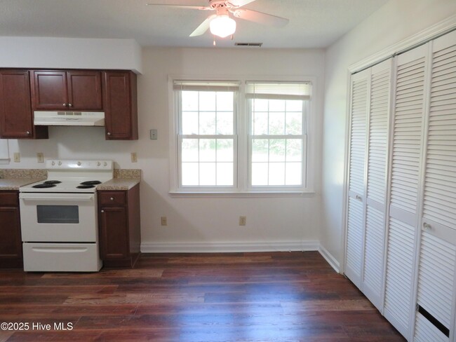 Building Photo - 302 Luann Rd