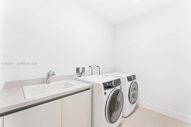 Building Photo - 16700 Botaniko Dr N