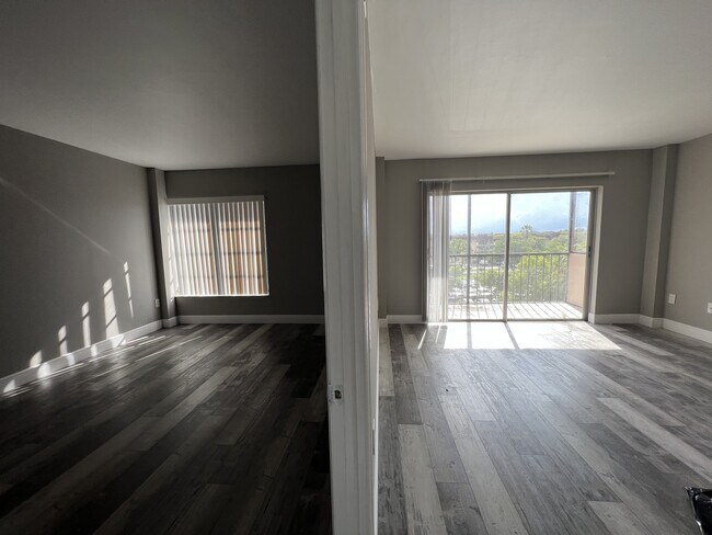 Building Photo - 4158 Inverrary Dr