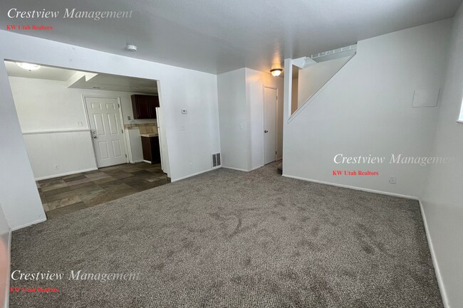 Building Photo - Walton Duplex