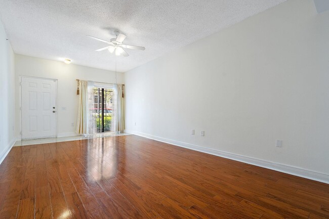 Building Photo - 2803 Sarento Pl
