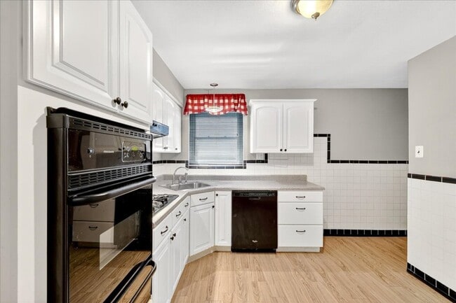 Building Photo - 9319 Aster Ave