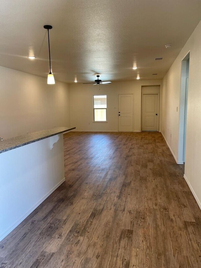 Building Photo - 5536 Kemper St