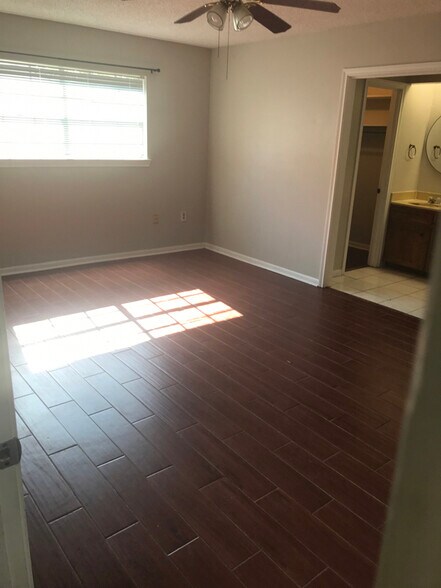 Building Photo - 15016 Lynbrook Dr