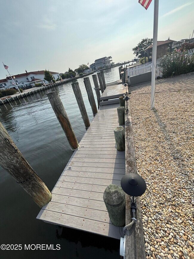 Building Photo - 127 Bloomfield Rd