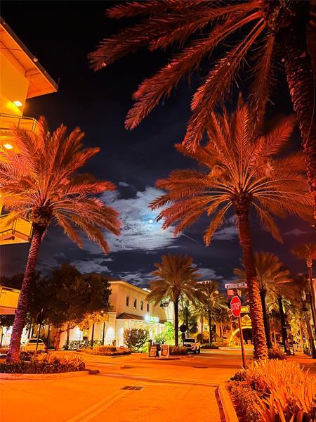 Building Photo - 400 N Riverside Dr