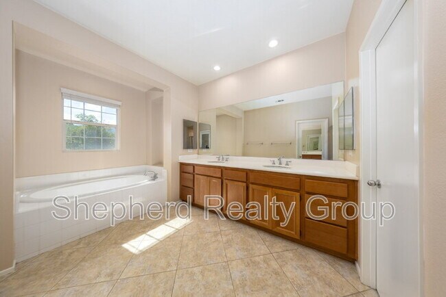 Building Photo - 2985 Breezy Meadow Cir