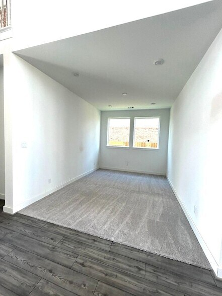 Building Photo - 9834 Violet Lndg Ln