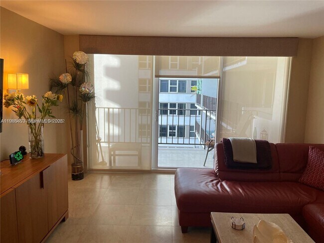 Building Photo - 2030 S Ocean Dr