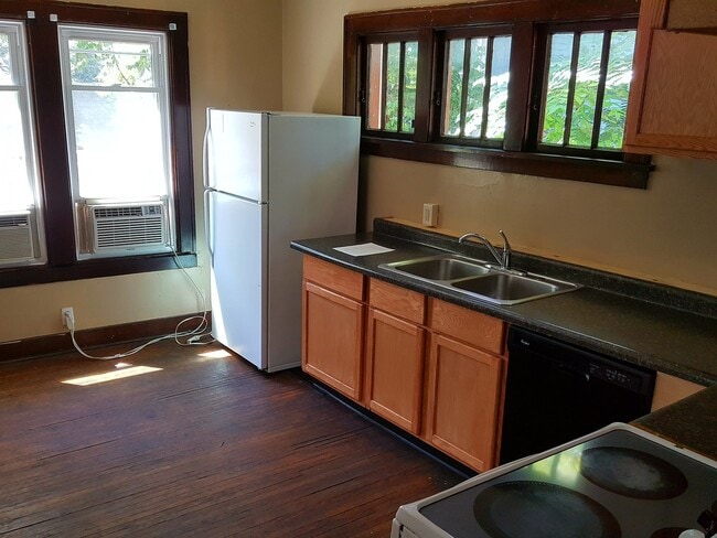 Building Photo - 2nd and Lincoln - August 2026