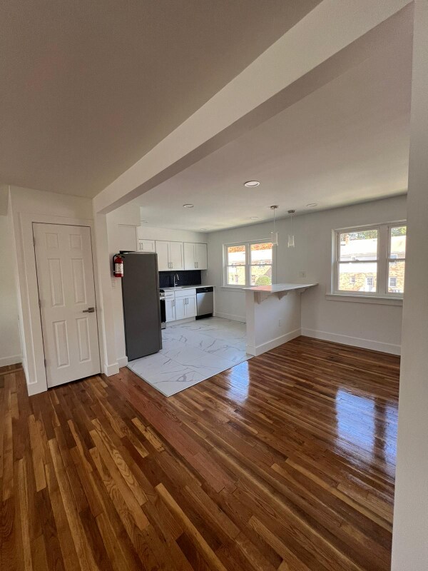 Building Photo - 505 Adams Ln