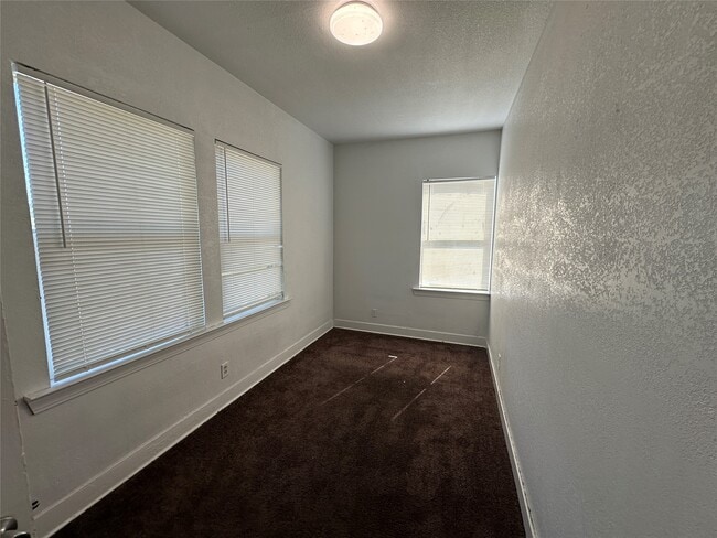 Building Photo - 112 Pineview Dr