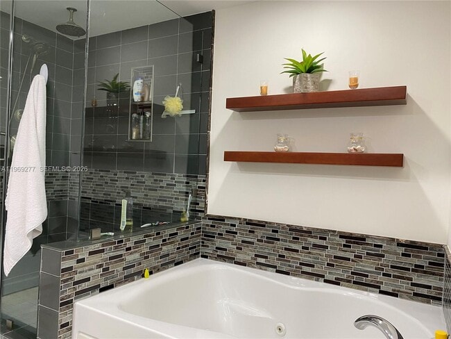 Building Photo - 50 Biscayne Blvd