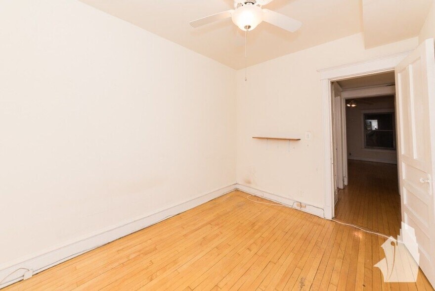 Building Photo - 853 W Lill Ave