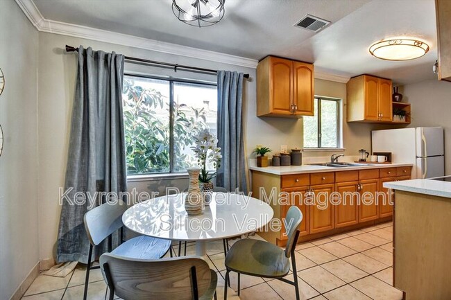 Building Photo - 329 Blossom Hill Rd