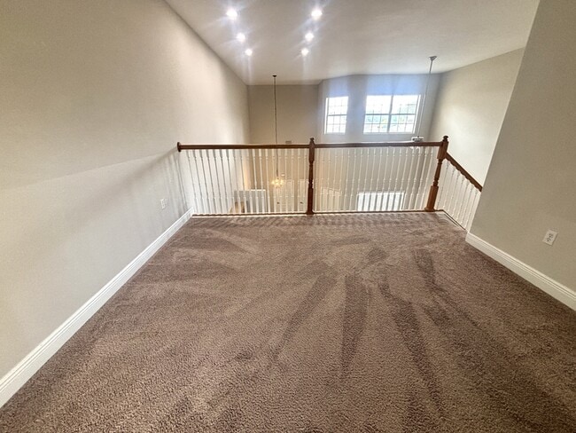 Building Photo - 13220 Fountainbleau Dr
