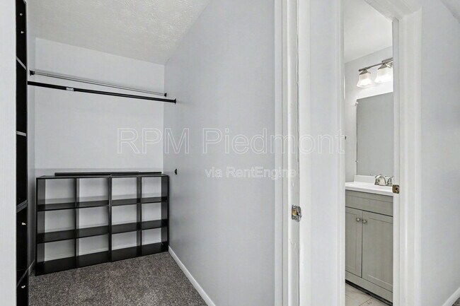 Building Photo - 10475 Willow View Cir