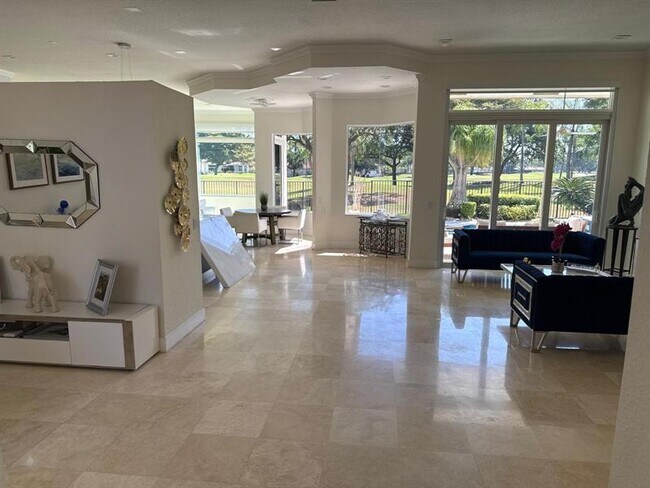 Building Photo - 2534 Golf View Dr