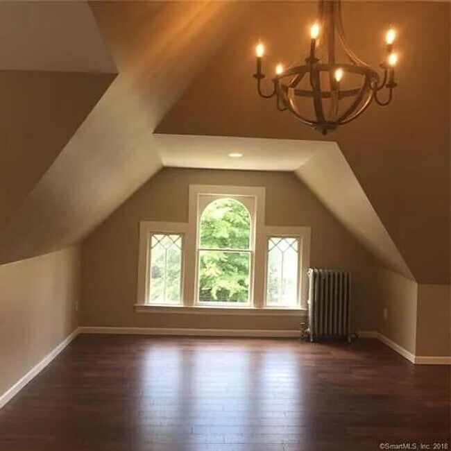 Building Photo - Queen Anne on Oxford