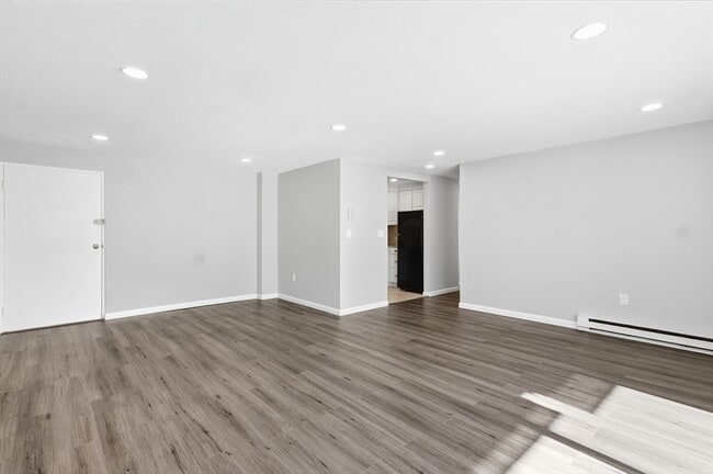 Building Photo - 18 Fountain Ln