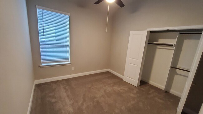 Building Photo - 2106 Grapewood Ln