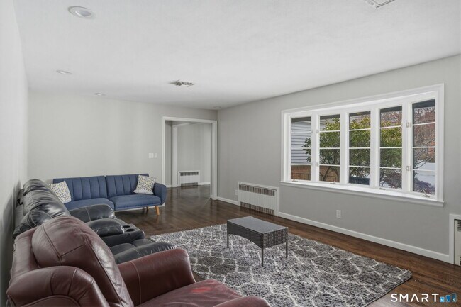 Building Photo - 35 W Ridge Dr