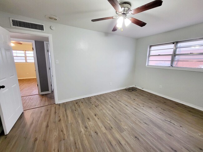 Building Photo - 3505 Houston Ave