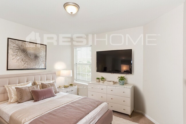 Building Photo - 907 Fairbanks Cir