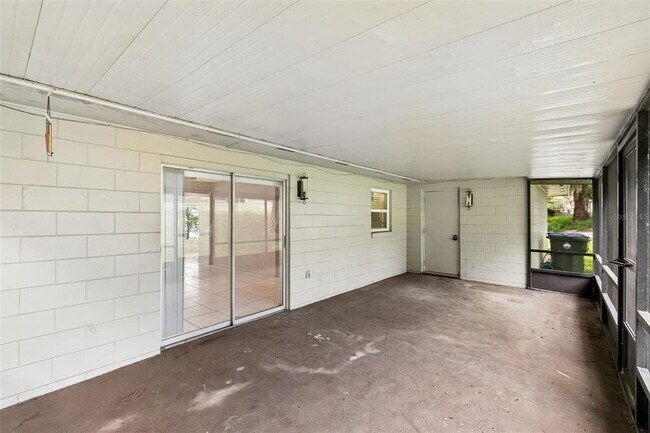 Building Photo - 400 E Silver Star Rd