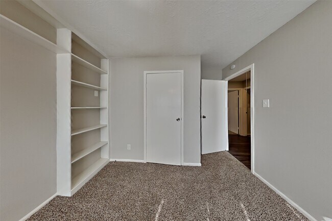 Building Photo - 15803 Maple Manor Dr