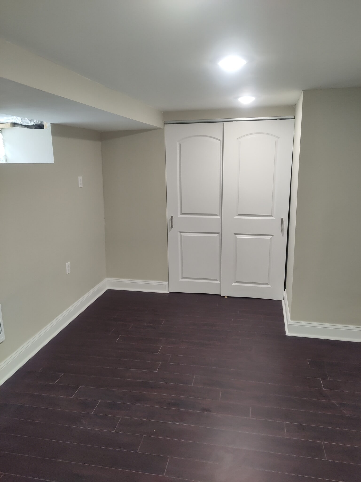 Building Photo - 215 E Walnut Park Dr