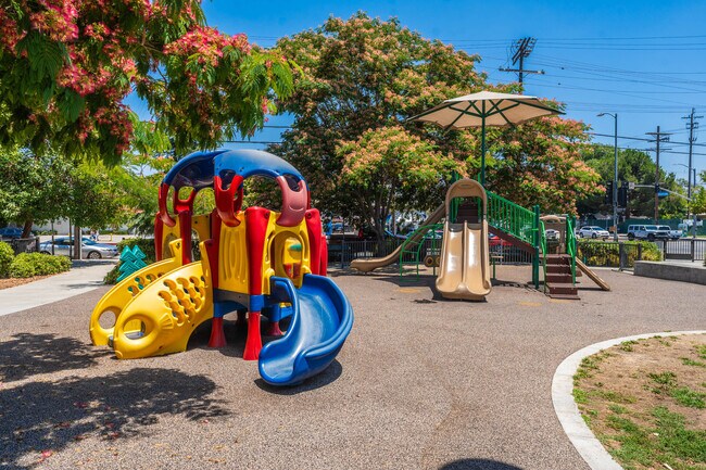 Building Photo - 7225 N Cedar Rd