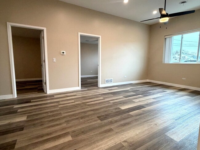 Building Photo - 4809 W 103rd St