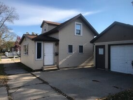 Building Photo - 916 Tyler St