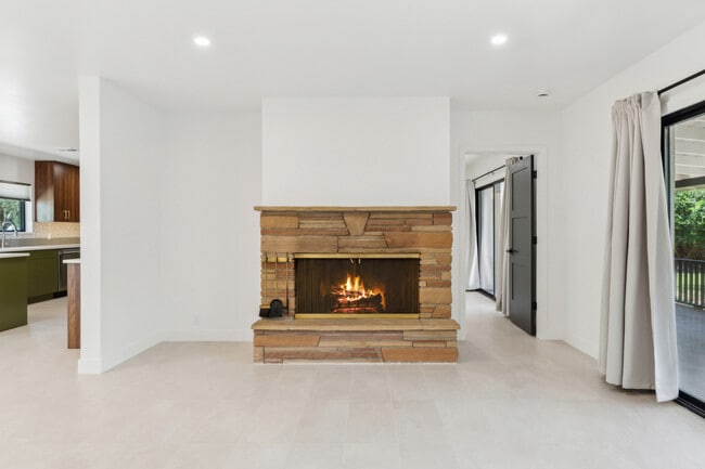 Building Photo - 8022 N 8th Ave