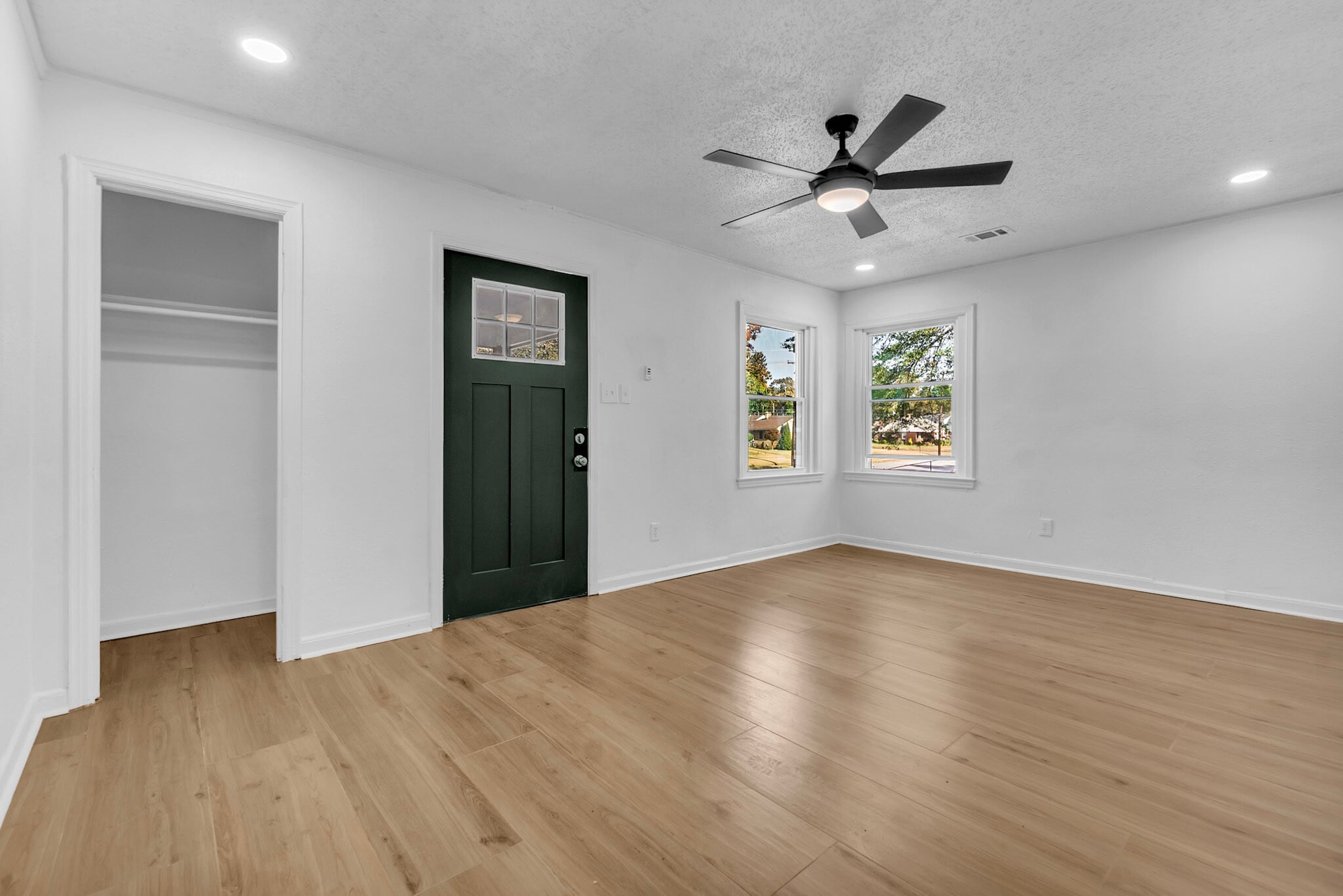 Building Photo - 3253 Kimball Ave