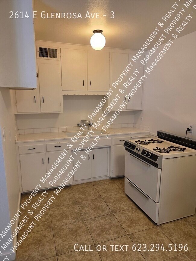 Building Photo - 2614 E Glenrosa Ave