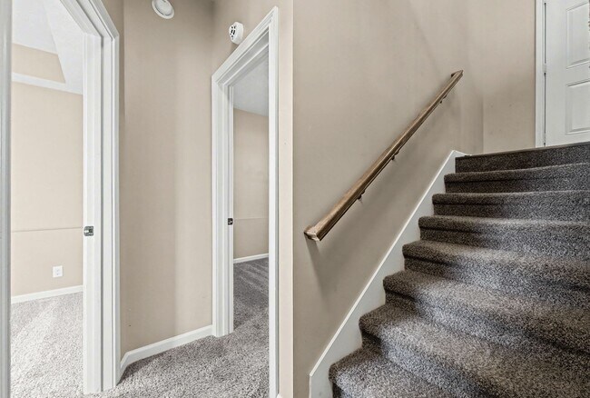 Building Photo - 1304 Freedom Dr